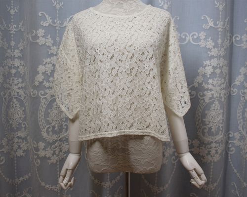 百搭风米色钩花宽松短袖蝙蝠衫