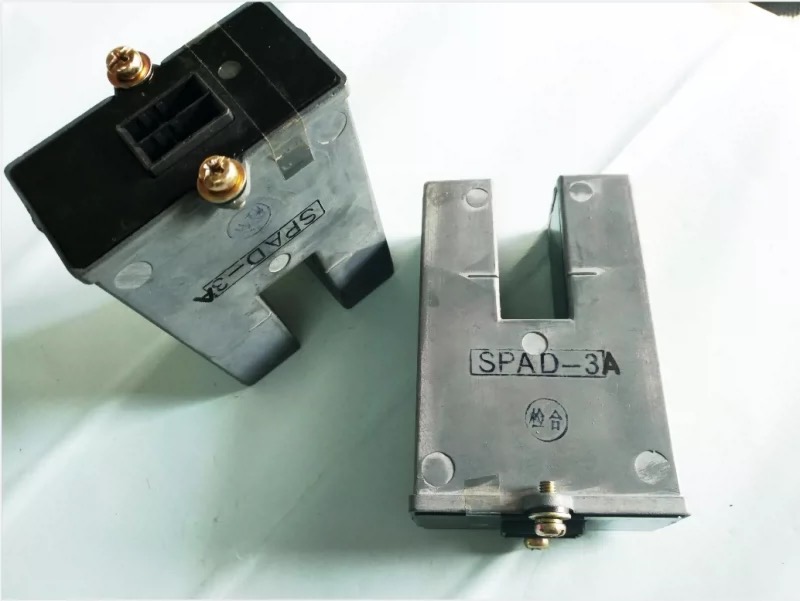 三菱电梯轿顶平层感应器