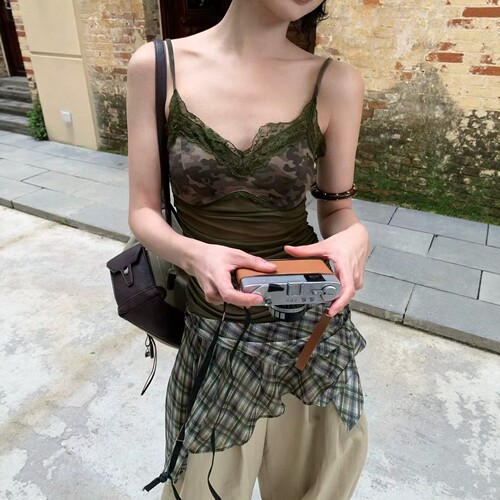 蕾丝拼接性感辣妹吊带背心
