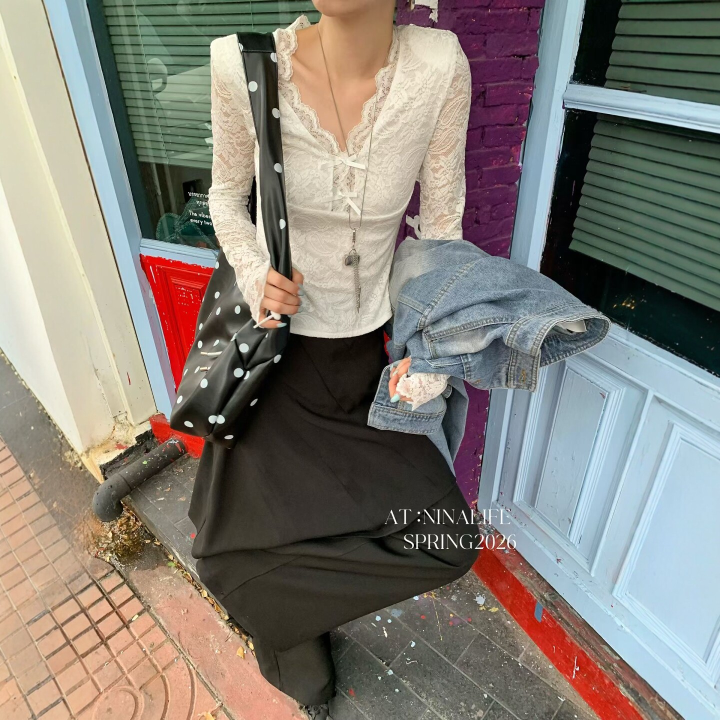 2026春季新款复古蕾丝V领长袖T恤女白色修身显瘦高级感打底衫上衣