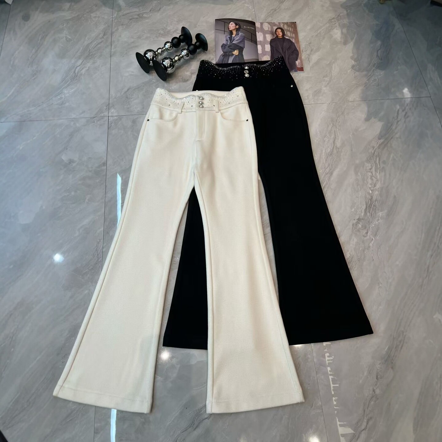 2025冬季新款韩版小众设计高级感烫钻高腰修身显瘦百搭加绒微喇裤