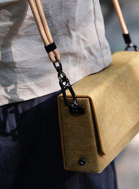 新款牛皮纸手机包斜挎女士迷你小包原创小众复古手机收纳包手拿包