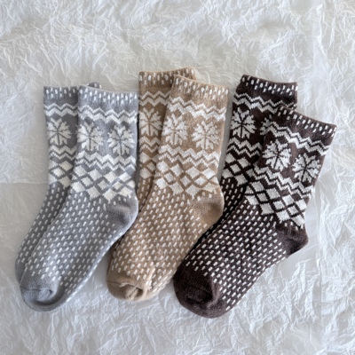 39包邮/超软！日系费尔岛风雪尼尔雪花保暖家居睡眠袜中筒袜子