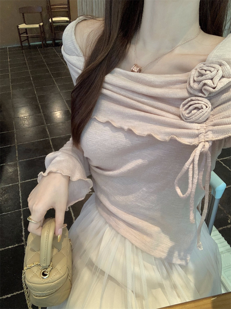 2023秋季新款法式甜美花朵一字领氛围感修身显瘦T恤喇叭袖上衣女