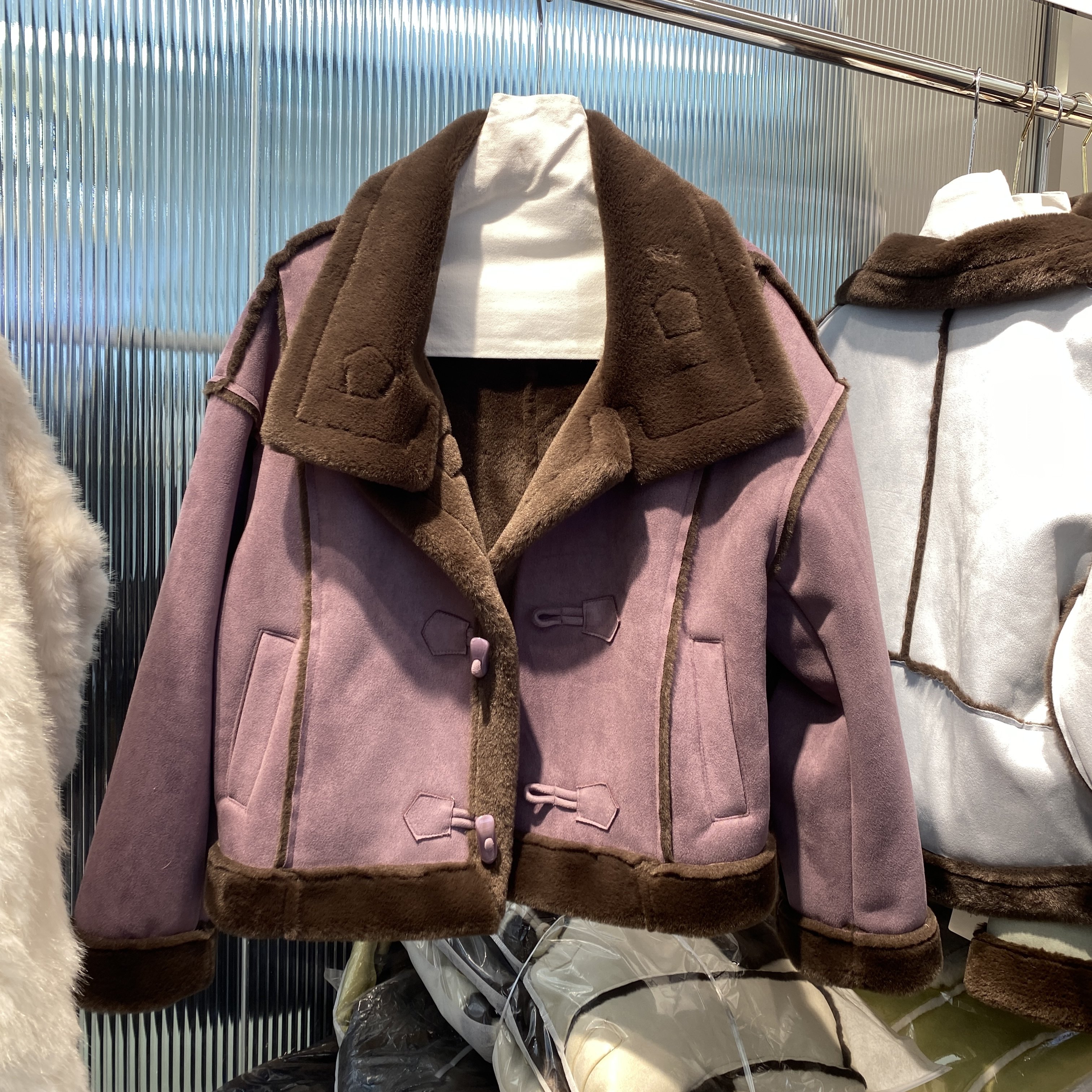 紫色牛角扣皮毛一体羊羔毛外套女冬季2025新款短款加厚机车服棉服,女装/女士精品,短外套,淘宝优惠券,粉丝福利购,淘宝优惠卷