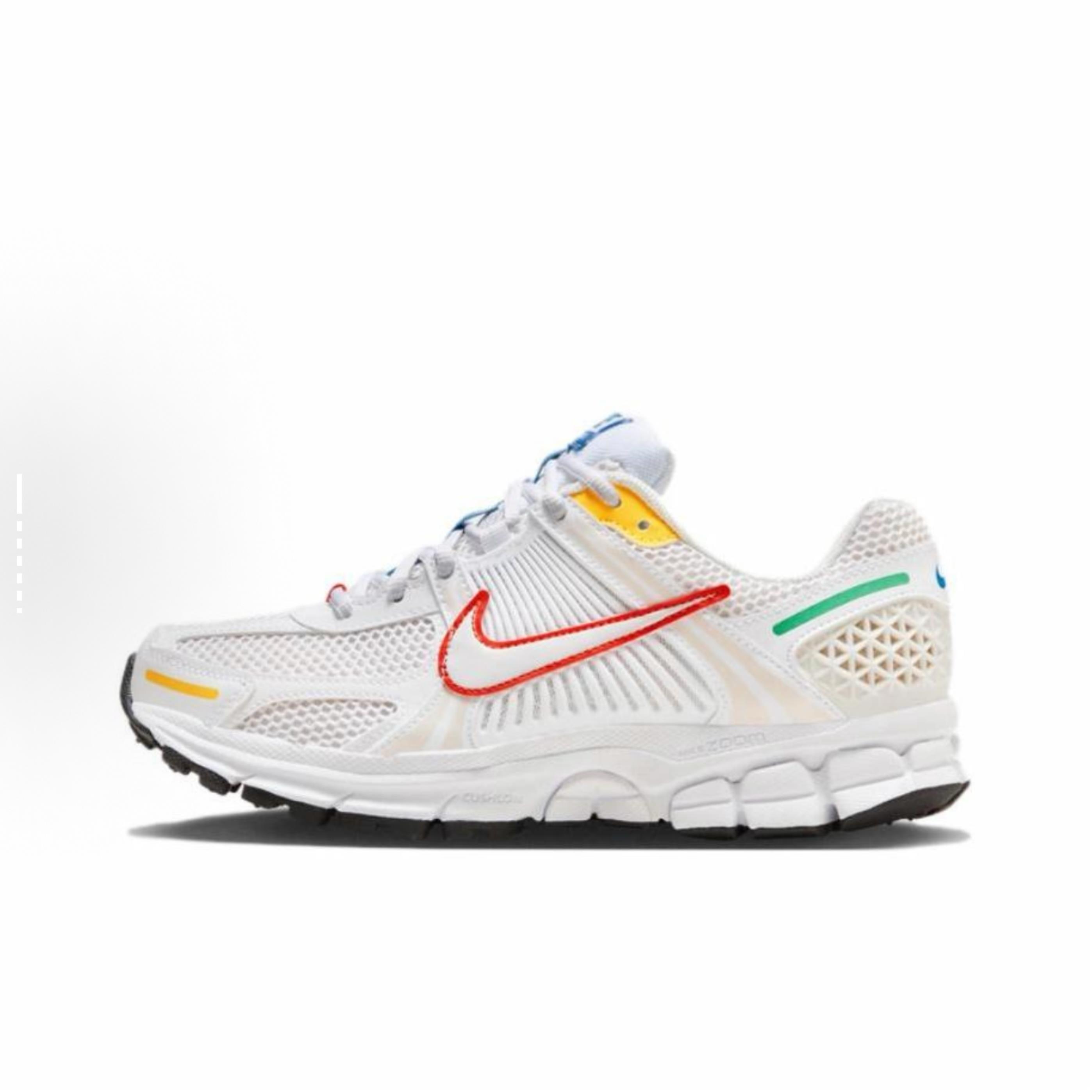 Nike Air Zoom Vomero 5休闲训练城市通勤跑步鞋 女款 FN3446-111