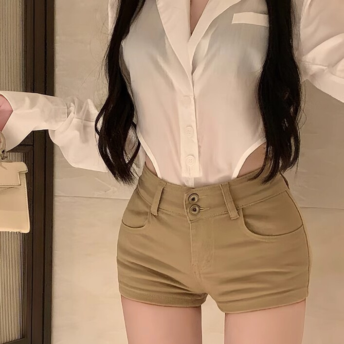 卡其色美式辣妹牛仔短裤女春夏新款低腰显瘦性感包臀外穿超短裤子
