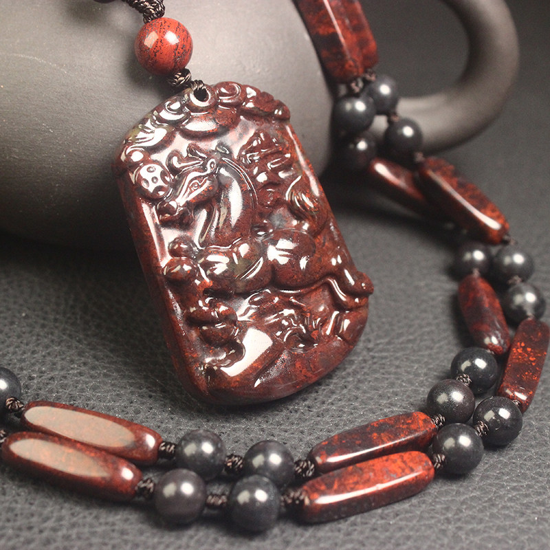 正品桂林鸡血玉乾坤料属马吊坠十二生肖项链纯天然红玉石带证书