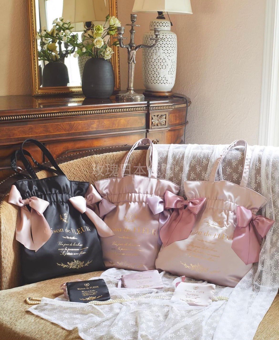 玫瑰日代 现货 maison de fleur 固定蝴蝶结花朵烫金缎面单肩包