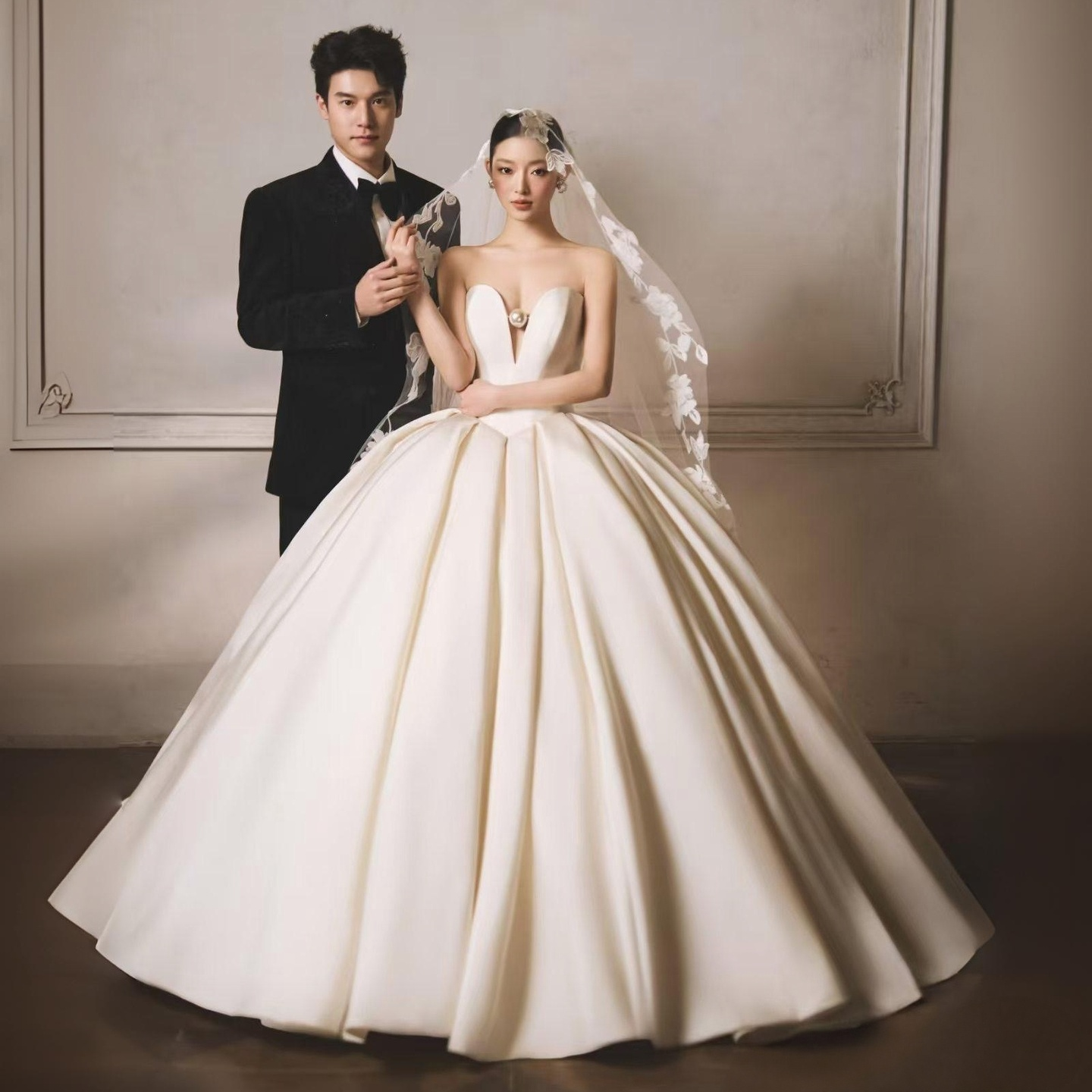 法式缎面抹胸婚纱2026新款高级质感新娘婚礼主婚纱拖尾出门纱礼服