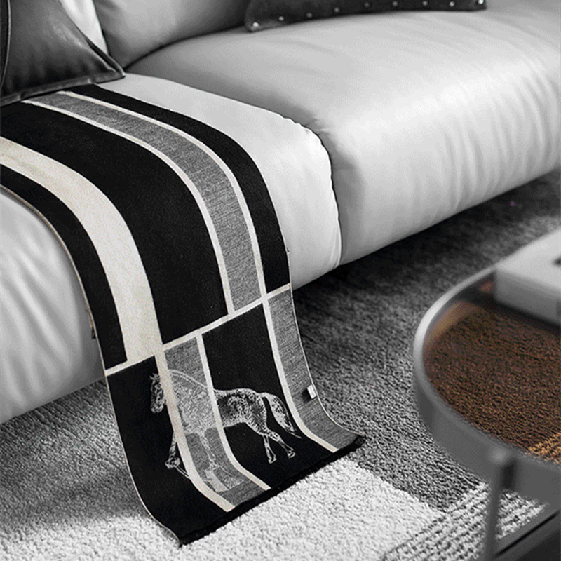 客厅沙发搭毯男士仿羊绒衣帽间