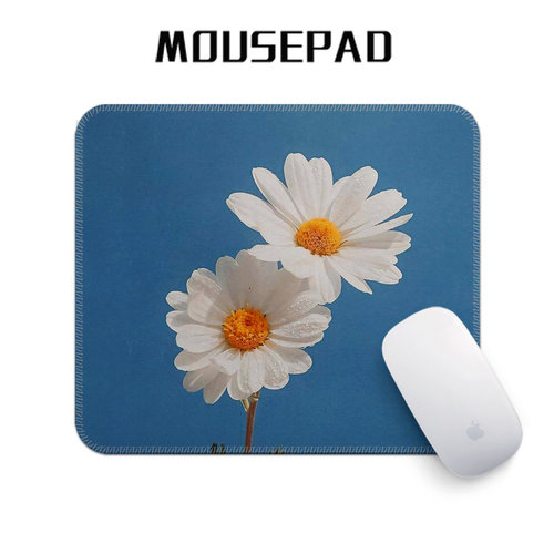 蓝色底白色雏菊鼠标垫清新文艺写实洋甘菊花卉锁边防滑小号办公垫