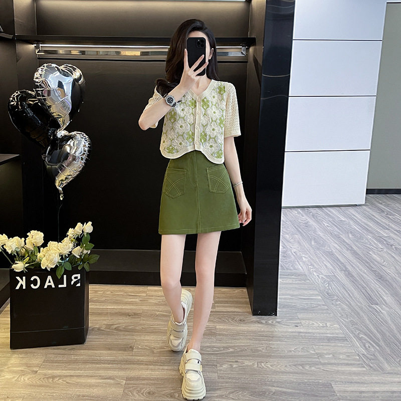 2026法式新款正肩短款钩花镂空V领短袖针织T恤女牛仔半身裙套装