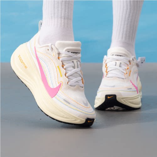 NIKE耐克缓震透气舒适运动跑步鞋
