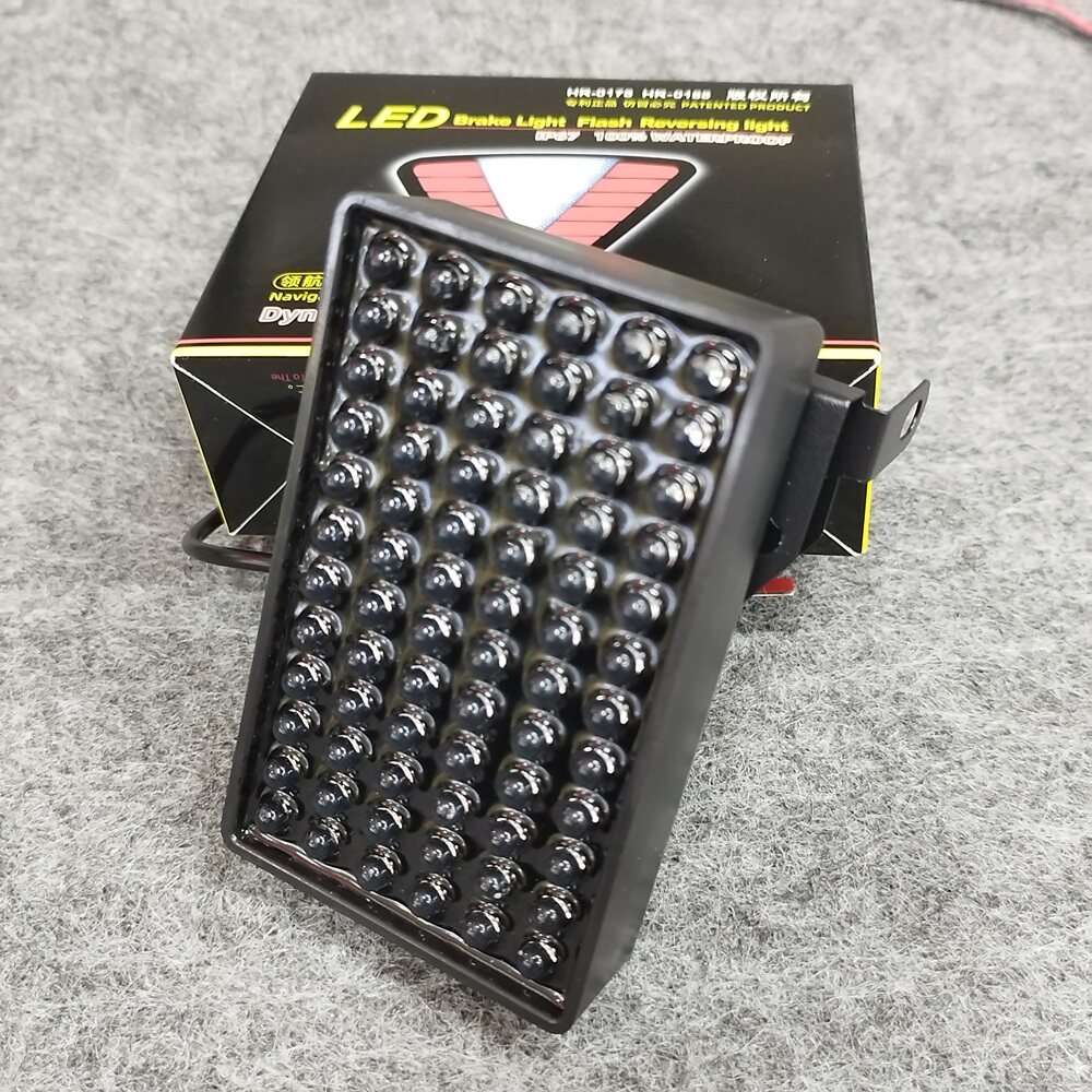 领航灯刹车灯后包围唇后杠扰流灯适用宝马M3M4/奔驰GLC/奥迪72灯