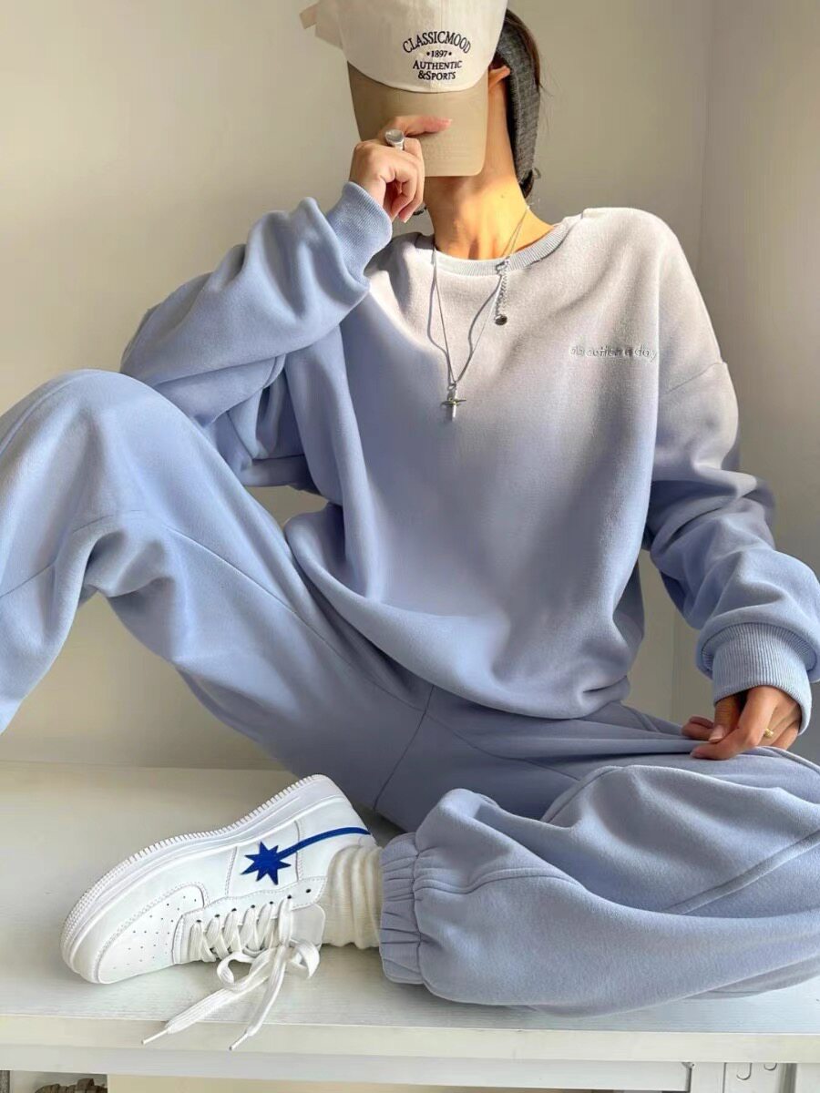 가을 겨울 여성을 위한 유럽과 미국 스타일의 캐주얼 운동복 학생들을 위한 고급 홍콩 스타일의 복고풍 스웨트 셔츠와 스웨트 팬츠 투피스 세트