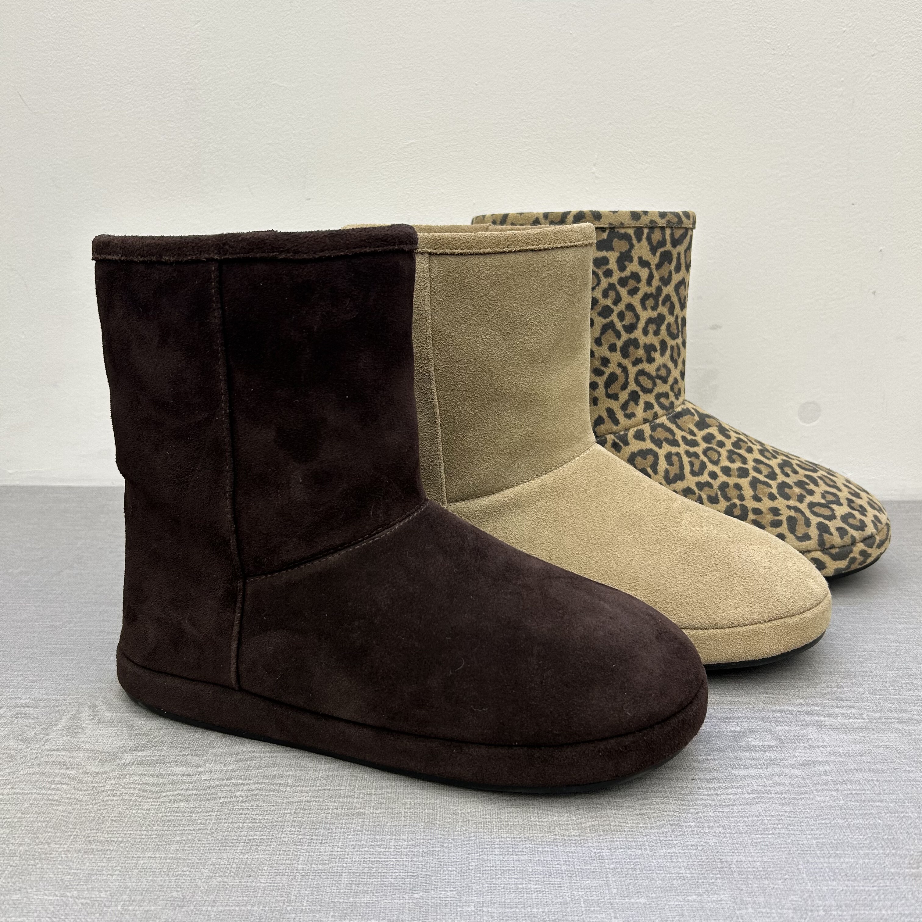 欧货2025年冬季新款牛反绒内里加毛保暖平跟一脚套休闲短靴雪地靴