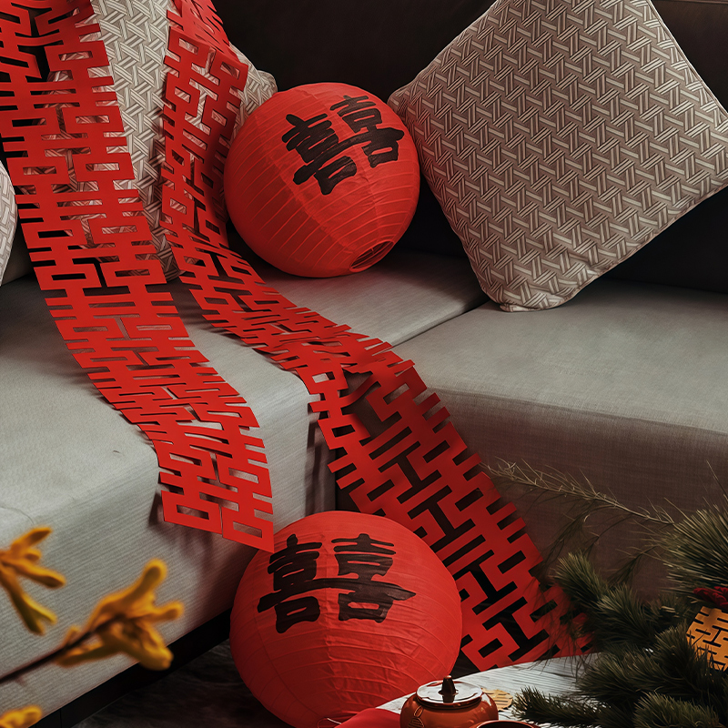 婚房布置客厅沙发长条喜字