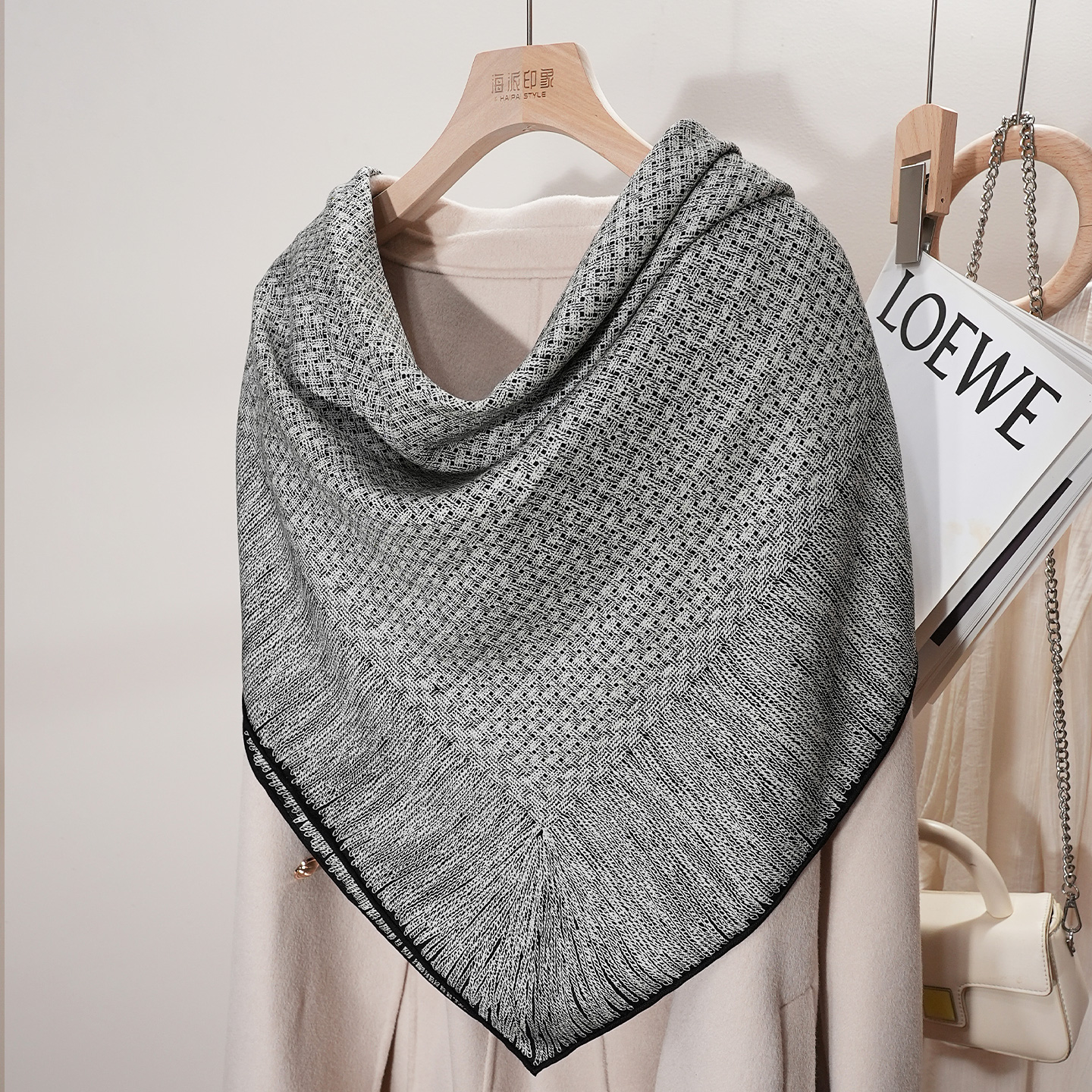 轻奢高档丝毛混纺大方巾