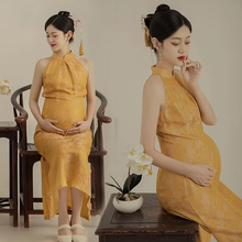 孕妇拍照服装影楼大肚摄影写真主题新中式复古改良无袖黄旗袍出租