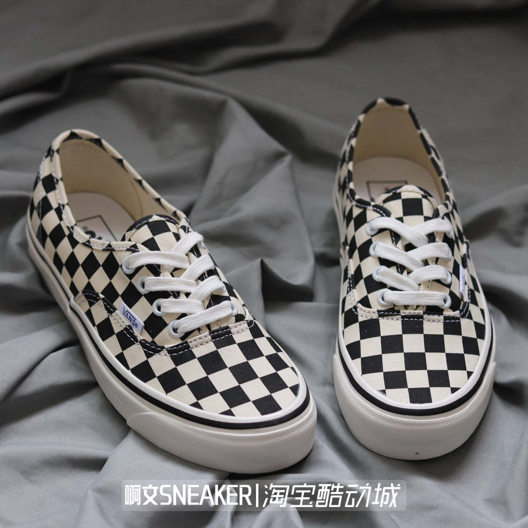 VANS棋盘格低帮情侣帆布鞋