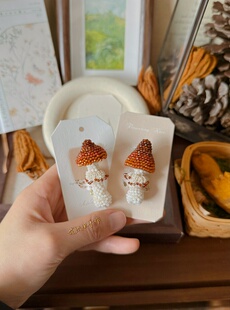 原创微钩手工编织蘑菇胸针成品森系复古风配饰送礼