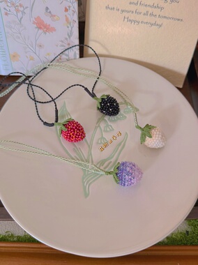 原创草莓项链吊坠手工编织成品