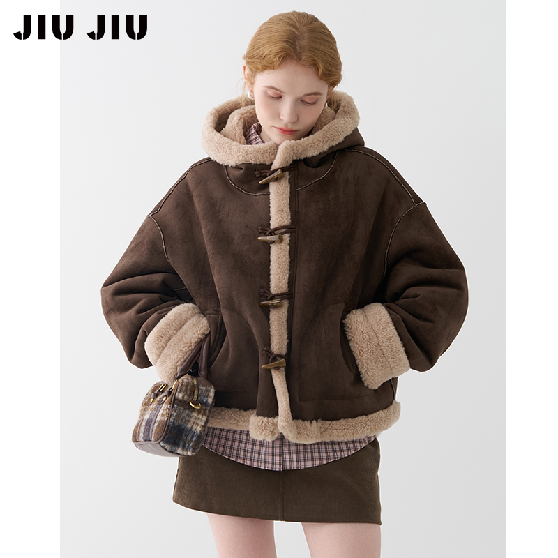 JIUJIU复古牛角扣连帽皮毛一体外套女2025新款加厚麂皮绒毛毛上衣