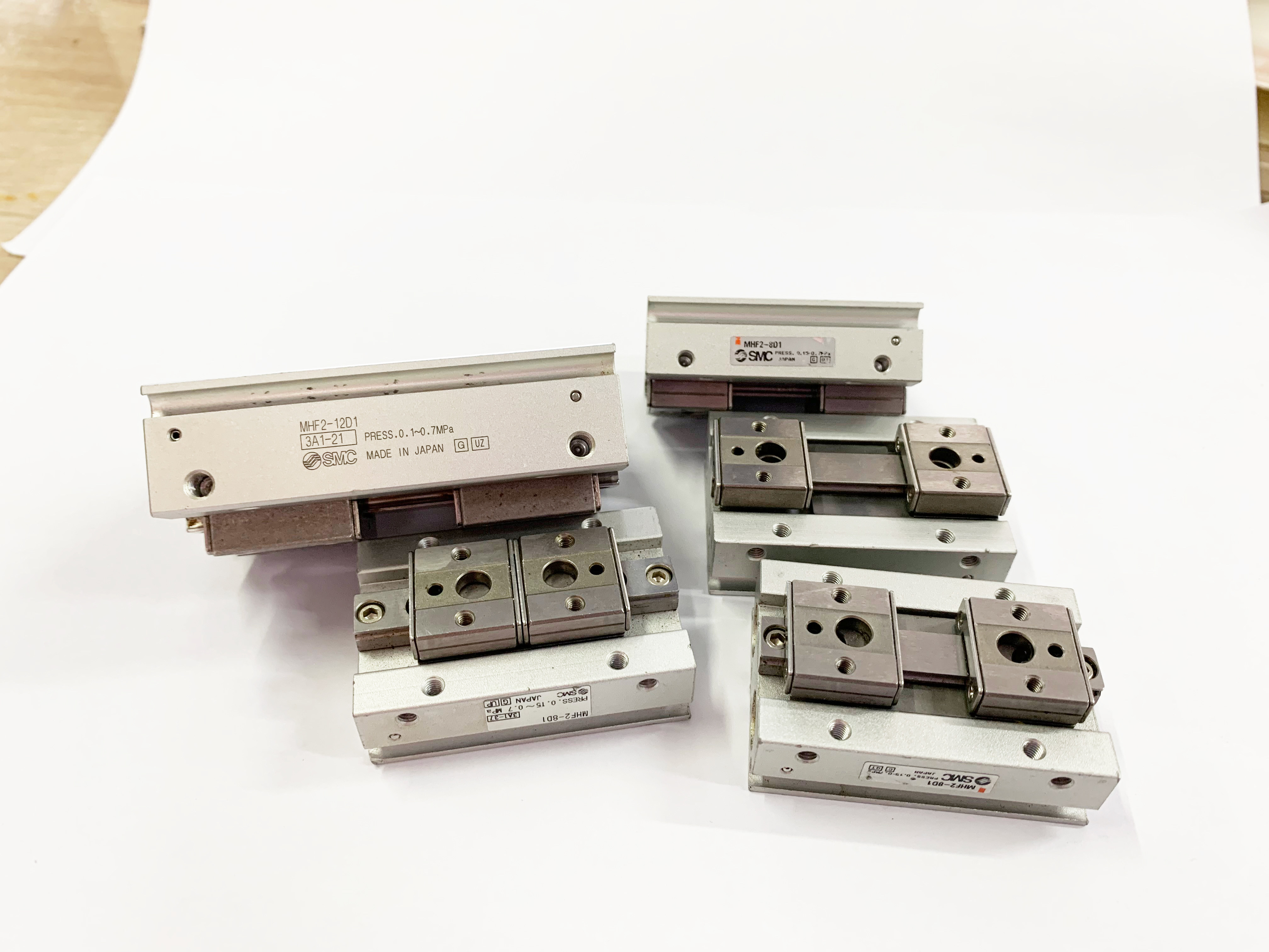 二手原装SMCMHF2-8D/12D/16D/20D/DR/D1/D2薄型气爪手指气缸