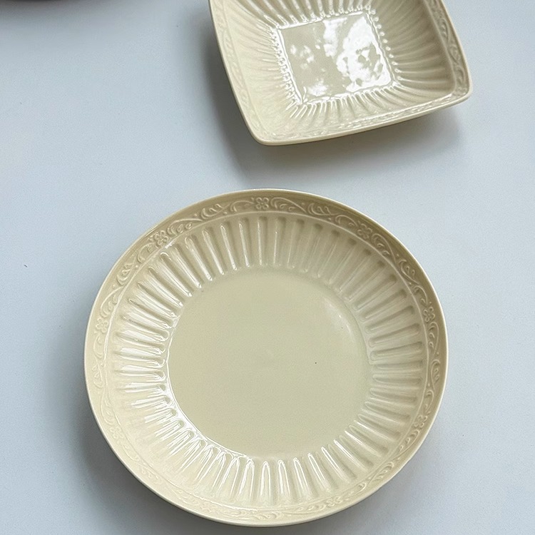 奶油风釉下彩浮雕小碟盘法式高级感糖果小碟餐厅小吃水果沙拉碟盘