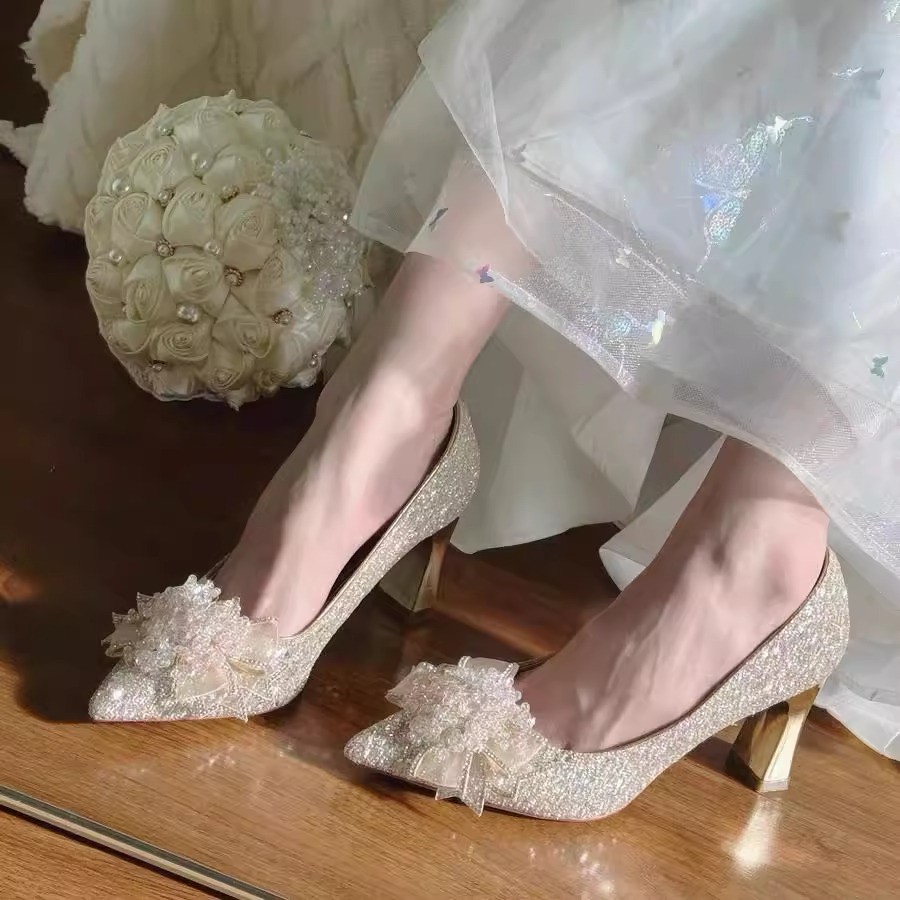 金色婚鞋秀禾婚纱两穿2025新款水晶不累脚粗跟孕妇可穿新娘高跟鞋