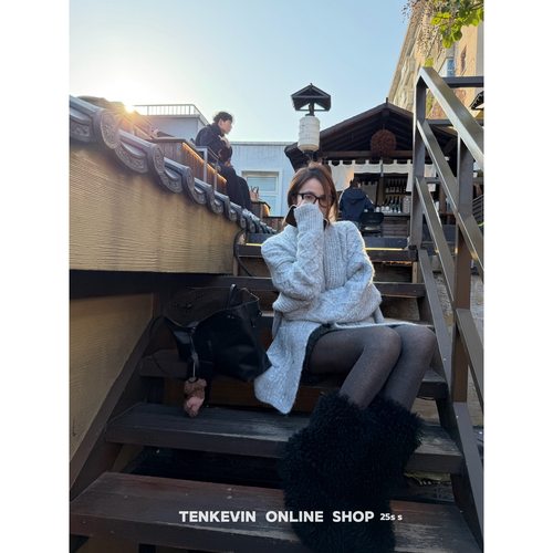 宽松V领长袖针织大口袋毛衣外套