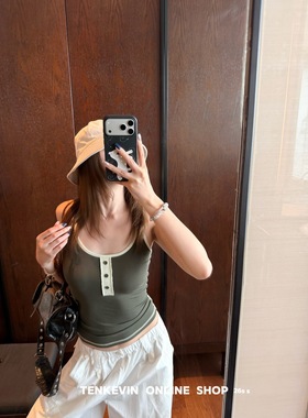 十一石 热夏焦点 美式撞色拼接吊带背心女亨利领薄款修身显瘦上衣