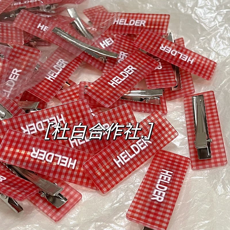 刘海夹小众格纹字母鸭嘴夹