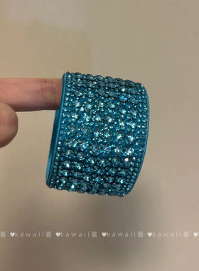 个性辣妹湖蓝色绒皮闪钻暗扣手环