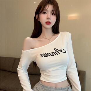 t恤女设计感纯欲风辣妹显瘦气质打底短上衣 字母印花性感斜肩长袖