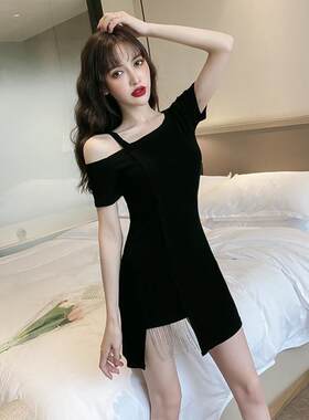 夏季女链条流苏小黑短裙性感夜场蹦迪单肩吊带露肩连衣裙