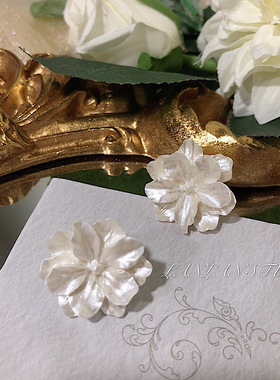 【LANLAN】法式复古优雅奶油白色花朵耳钉气质温婉耳饰无耳洞耳夹