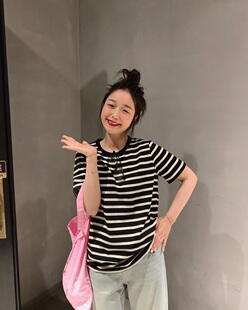 徐蹦蹦 T恤女休闲上衣 质感好 日系春夏基础百搭宽松圆领条纹短袖
