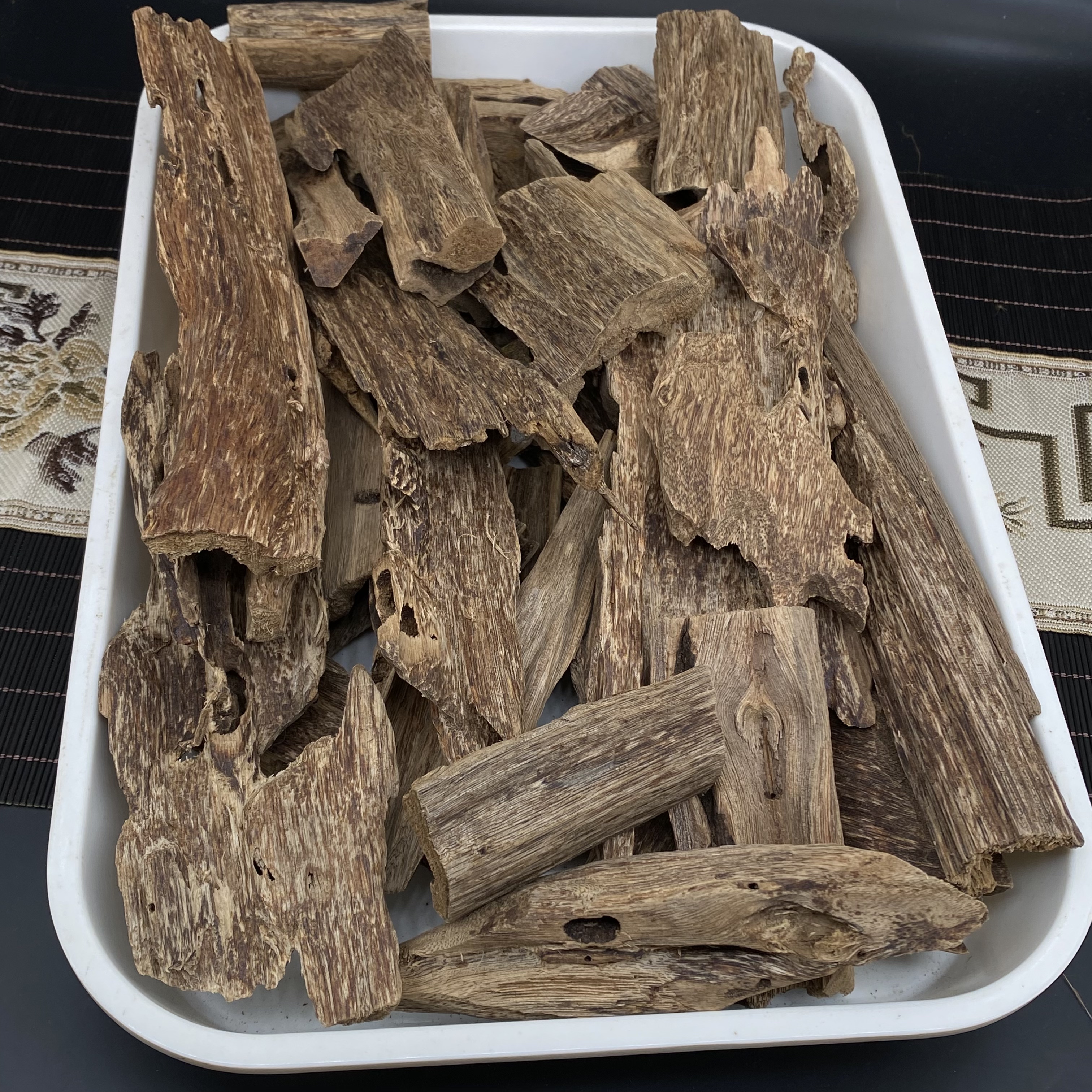 海南沉香虫漏 可以挑做摆件 蜜香型 明火熏香上炉或者打粉做线香