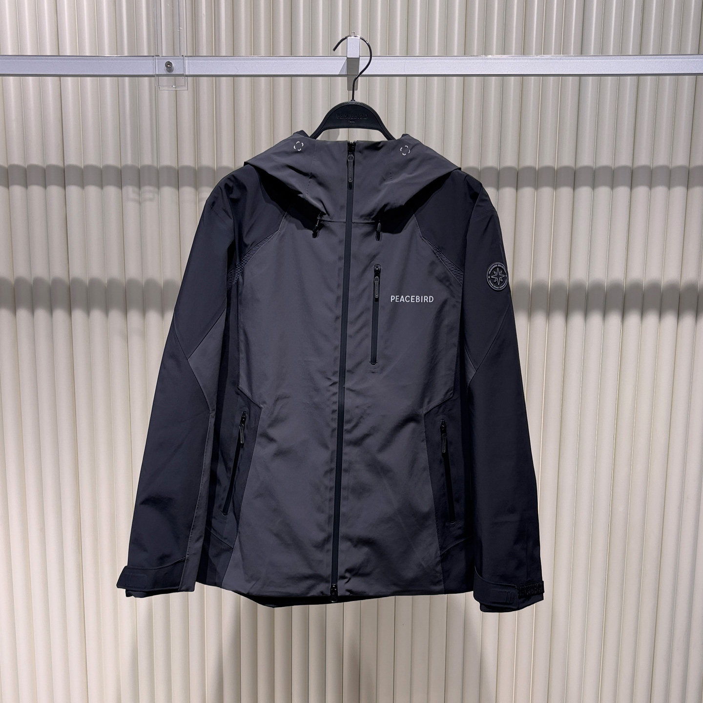 太平鸟男2025冬时尚冲锋衣