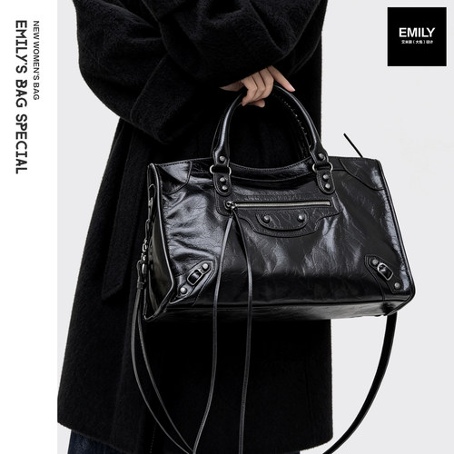 真皮麂皮铆钉辣妹机车包斜挎女包