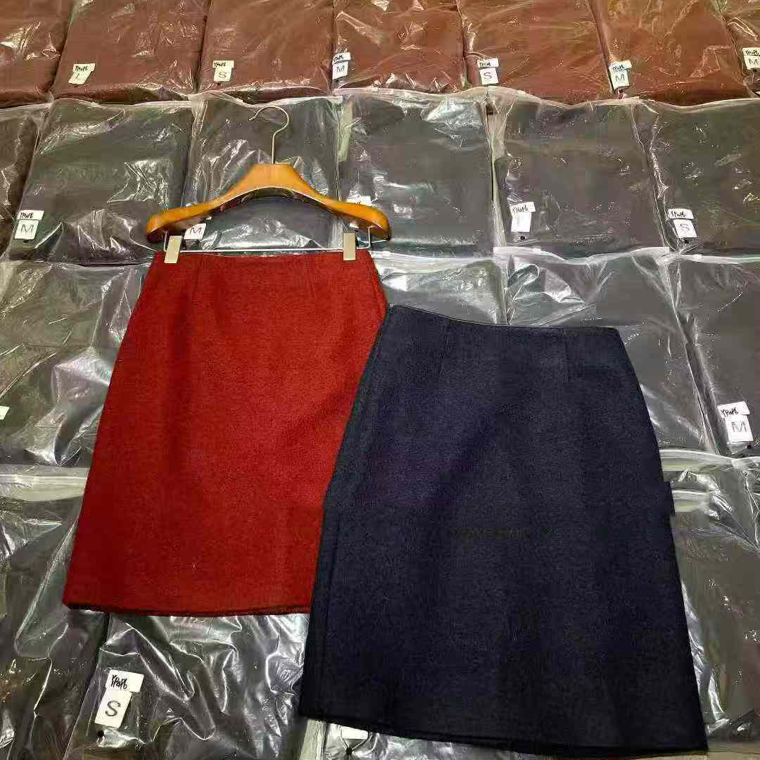 欧洲站超火的红色羊毛呢料半身裙