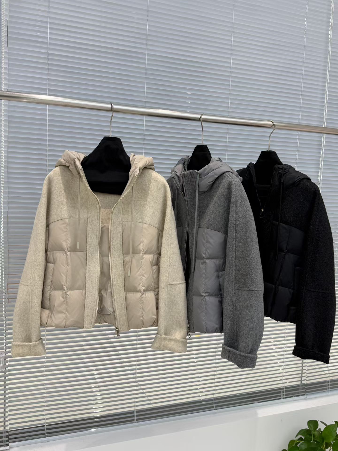 2025秋冬新款连帽双面羊绒拼接白鸭绒外套韩版时尚短羽绒服女显瘦