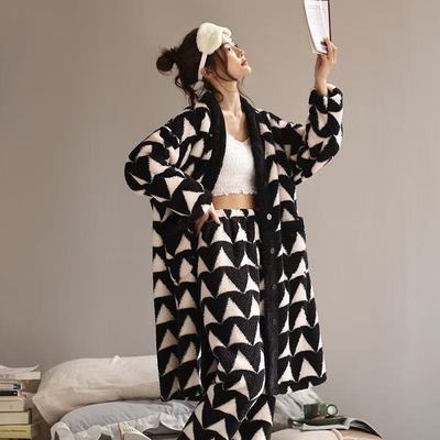 睡衣女秋冬季加厚套装家居服保暖长袖春秋新款珊瑚绒法兰绒可外穿