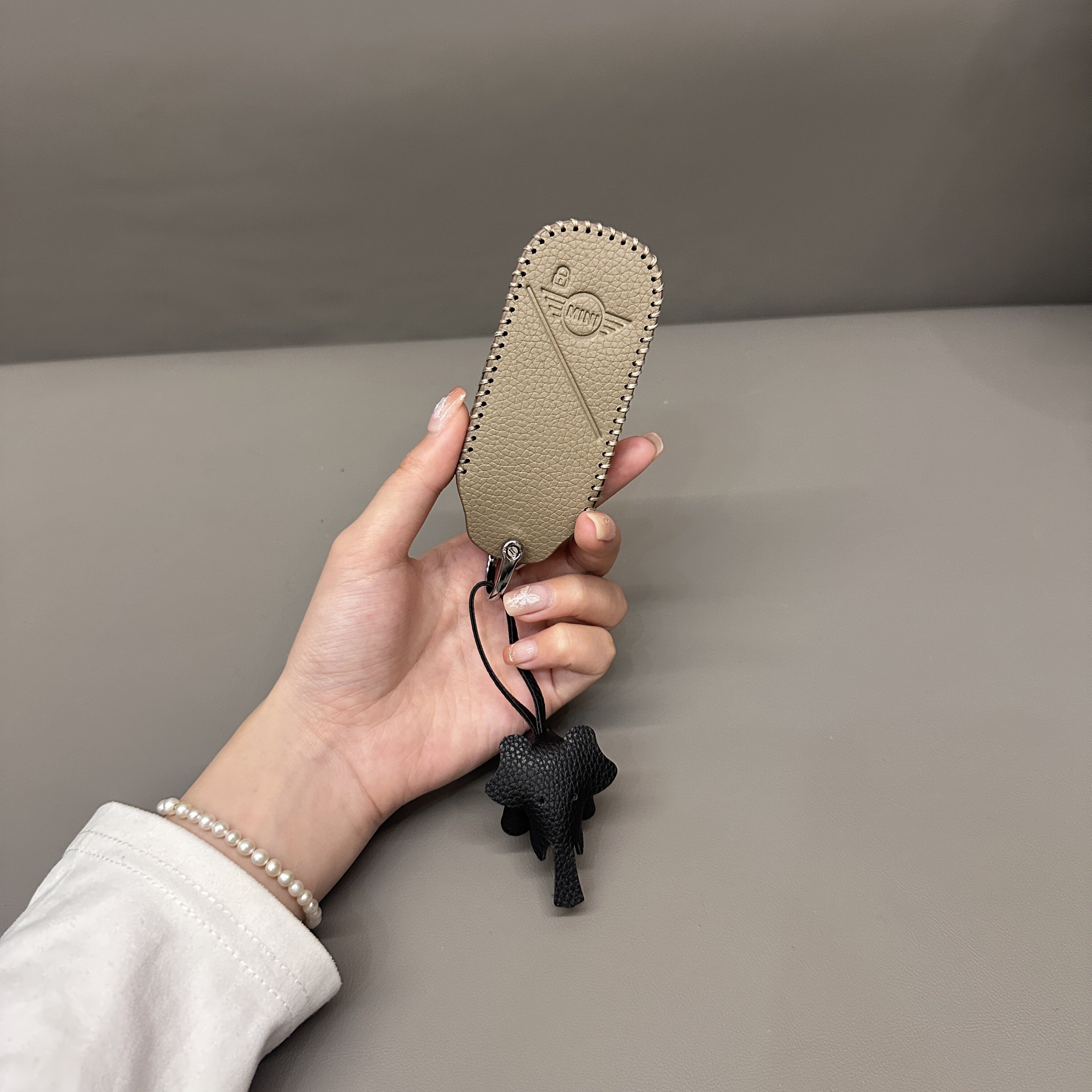 适用24款电动mini钥匙套宝马迷你新能源汽车艺术家保护壳扣包女款