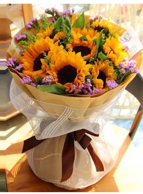 郑州中原区桐柏路三官庙绿东村汝河路鲜花店母亲节速递玫瑰花束