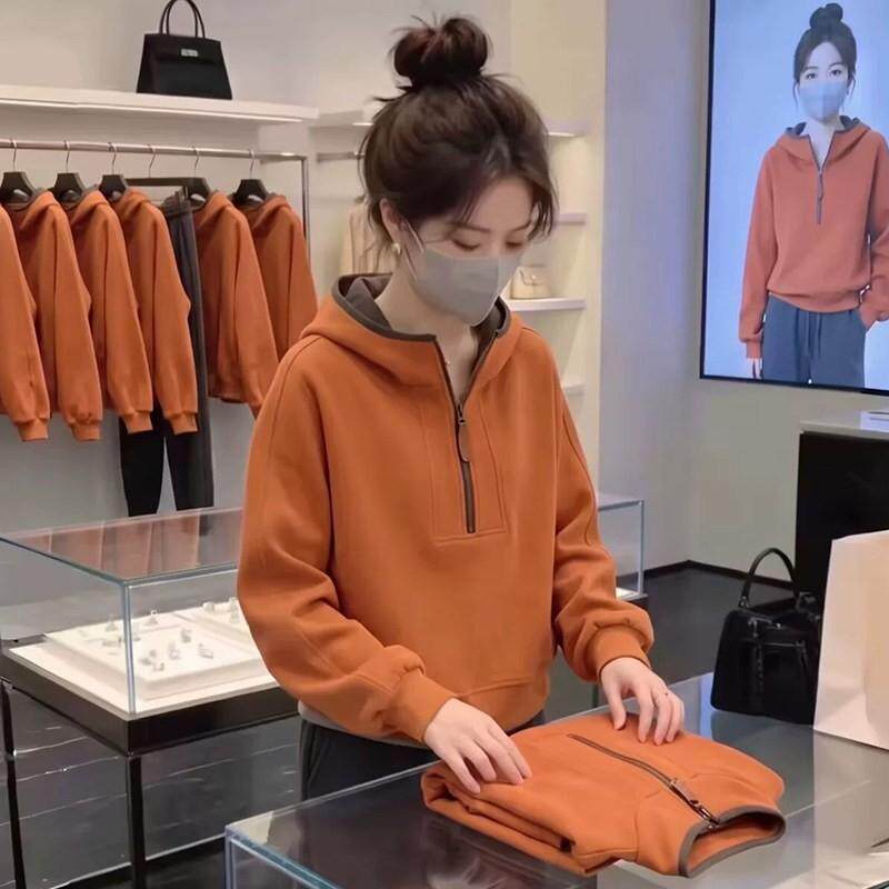 假两件连帽半拉链卫衣女