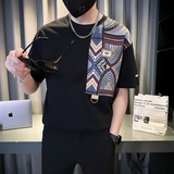 黑色