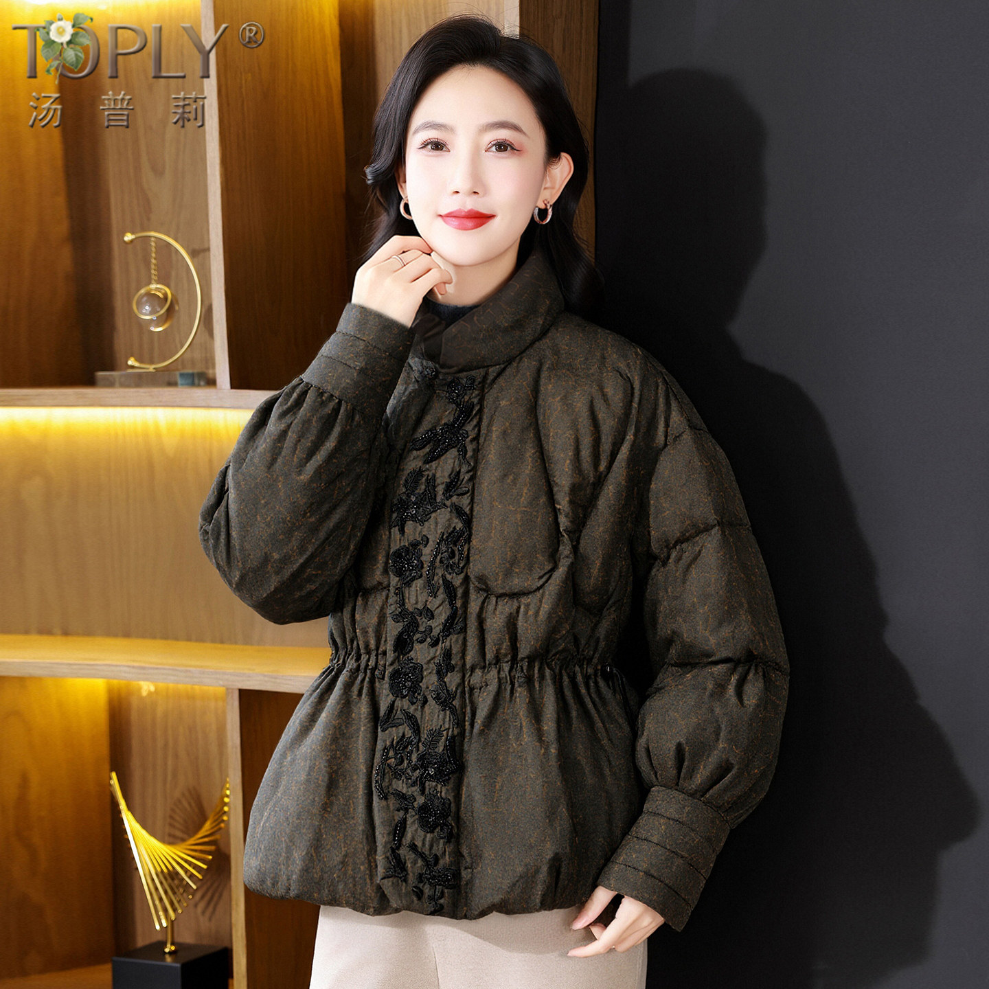 新中式立领羽绒服女短款品牌鹅绒羽绒服重工刺绣收腰妈妈冬装外套